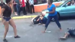 B*TCHES FIGHTING!!! HEAVY CAT FIGHT!!! ENJOY!!! STREET FIGHT