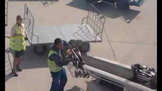 Loading luggage, Погрузка багажа, Зареждане на багаж.