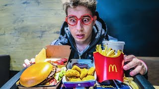 UNA SEMANA COMIENDO en McDONALDS 3!! **En un país diferente cada día**