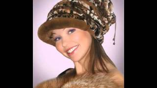Копия видео Вязаные шапки с мехом. Коллекция. Crochet and Knitted hats with fur.