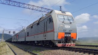 Система электровозов 2ЭС5К-046/054 "Ермак" с грузовым поездом.