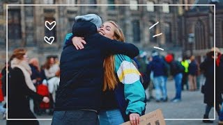 Free hugs in amsterdam | PASS IT ON