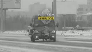 Газель разбросала девочек по дороге. Real video