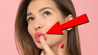 19 Body Language Signals She’s Attracted To You!