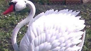 Лебедь из покрышки и пластиковых бутылок