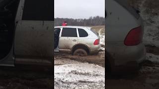 Порш каен в грязи