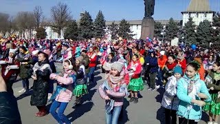 ФЛЕШМОБ ТАНЦУЙ МАСЛЕНИЦА, УЧАСТНИКИ ДЕТСКИЕ ХОРЕОГРАФИЧЕСКИЕ ГРУППЫ ГОРОД АСТРАХАНЬ