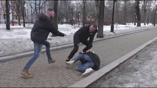 Блогера Эдварда Била избили в парке