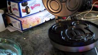 Mickey Waffle Maker (review)