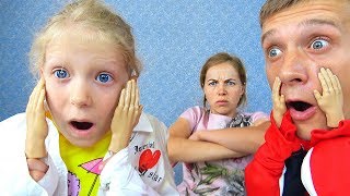 Milana and Dad all day play a game with small handles