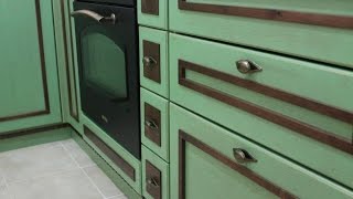 Маленькая кухня в стиле Прованс "фисташка, шоколад и золотая патина"
