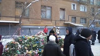 Люди молятся на бойцов МЧС