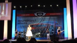 Международный автоклуб, Валерий Данилович  за музыкальным инструментом.
