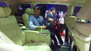 [VMS 2017] Khám phá chuyên cơ mặt đất Toyota Alphard 2017
