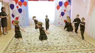 Танец попурри на военные песни.