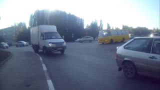 17 09 2015Саратов  УРОДЫ пересекают двойную мост 3яДачная