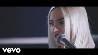 Natalia Nykiel - Kokosanki (Red Bull Stripped Session)