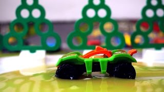 Гонки с препятствиями. Игрушечные машинки. Видео для детей