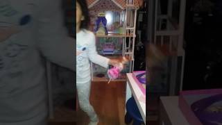 Who Fart it? (Her first video tutorial)