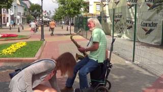 Наша музыка на саксофоне! Buskers! Street! Musik!
