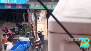 رجل يضرب زوجته فيتلقى العقاب المناسب من الناس