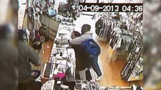 Hombre se defiende durante asalto a mano armada