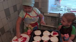Miss Eva готовит горячие будерброды!