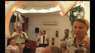 Весілля. Троїсті музики.