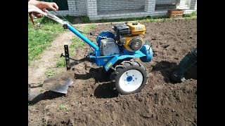 Мотоблок МБ-2 Нева пашет, посев картошки под плуг