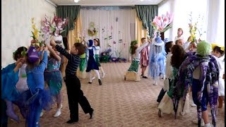 Красивый вход на 8 марта с цветами