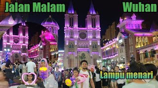 lampu warna warni - melihat pusat perbelanjaan  wuhan di malam hari