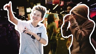 PRETENDING TO BE JACOB SARTORIUS AT VIDCON 2017!! *WE STARTED A CROWD!*