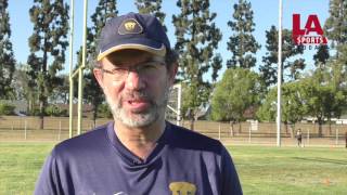 Director de filiales de Pumas visita a escuela oficial en Downey
