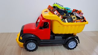Oyuncak Renkli Kamyon Hot Wheels Arabaları Götürüyor - Çocuk Videoları