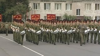 Рота почётного караула готовится к параду на День Независимости