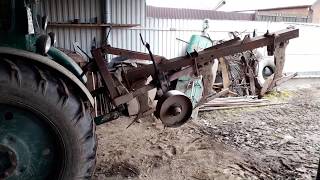 т-40 ам,снимаю лопату и цепляю плуг