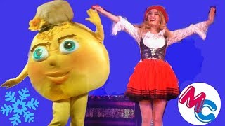 ДЕТИ в Театре кукол /Смотрят сказки