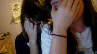 4 girls fingerpainting reaction