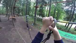 Прохождение первого уровня в веревочном парке Tree To Tree!