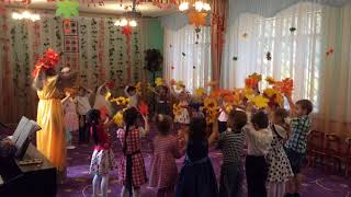Вальс с веточками 4 и 5 группы, праздник Осени 2017г.