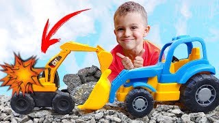 Экскаватор Caterpillar сломался Веселый Синий Трактор приехал на помощь!
