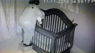 Büyükanne Odada Tek Başına Olduğunu Sanıyordu, Her Anını Kaydeden Gizli Kamera Olduğunu Bilmiyordu