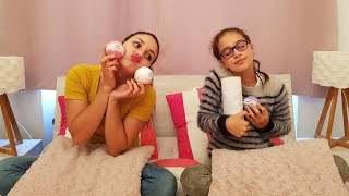 ON EXPLOSE LES BOULES DE BAIN DANS L’EAU !