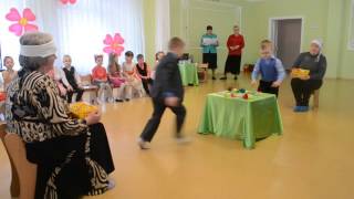 Игра с бабушками "Вылечи бабушку", утренник 8 Марта, старшая группа