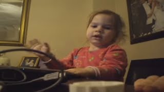 "Buse'nin ses'inden" çizgi film karakteri Pepee nin "Annem" şarkısı.Bütün Türkiye bu çocuku dinlesin