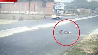 Bolero Hits A Bike In Bhadohi |  VIDEO might give you nightmares