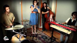 La hermana pequeña - Bisous