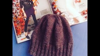 Вязаная шапка спицами унисекс