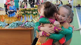 САМОЕ ПЕРВОЕ ВЫСТУПЛЕНИЕ ДЕВЧОНКИ ХУДОЖЕСТВЕННАЯ ГИМНАСТИКА