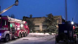 THW unterstützt Feuerwehr beim Grossbrand einer Schreinerei in Krefeld